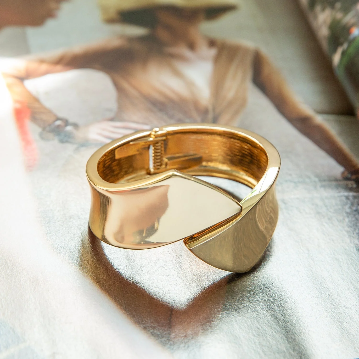 the Alexandra overlap cuff (lzybigoyc) - Image 6